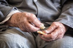 Pe ce dată intră pensiile pe card în luna octombrie: Pensionarii care urmează să primească 50 de lei în plus Pe ce dată intră pensiile pe card în luna octombrie: Pensionarii care urmează să primească 50 de lei în plus